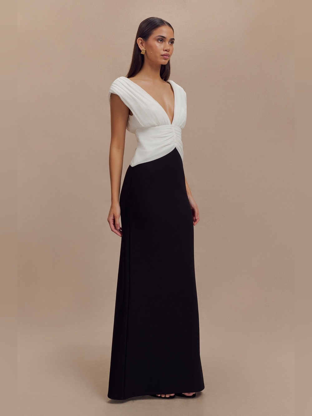 MESHKI Monique Contrast Maxi Dress White and Black Elegant V-Neck‎ Evening Dress
